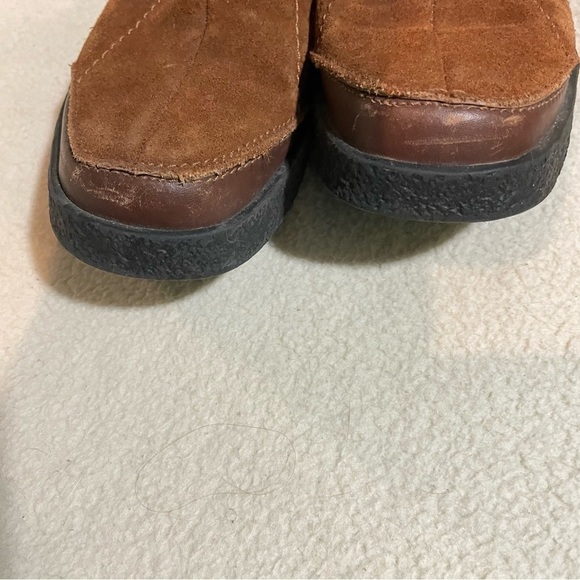 Elegant Tan Suede Winter Boots - Picture 9 of 11